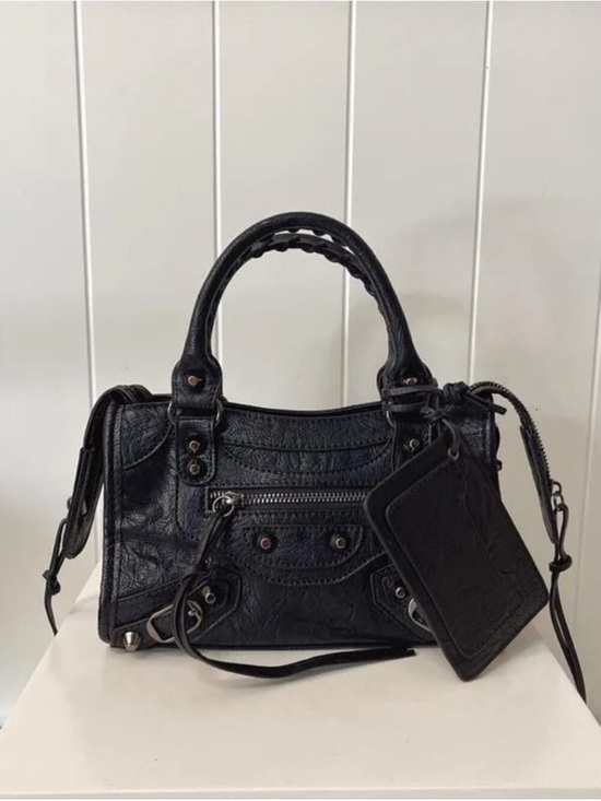 Handbags - Classic Black Women's Satchel Bag - Stylish Everyday Carry